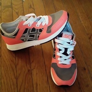 Asics tokoy edition size 9 red orange